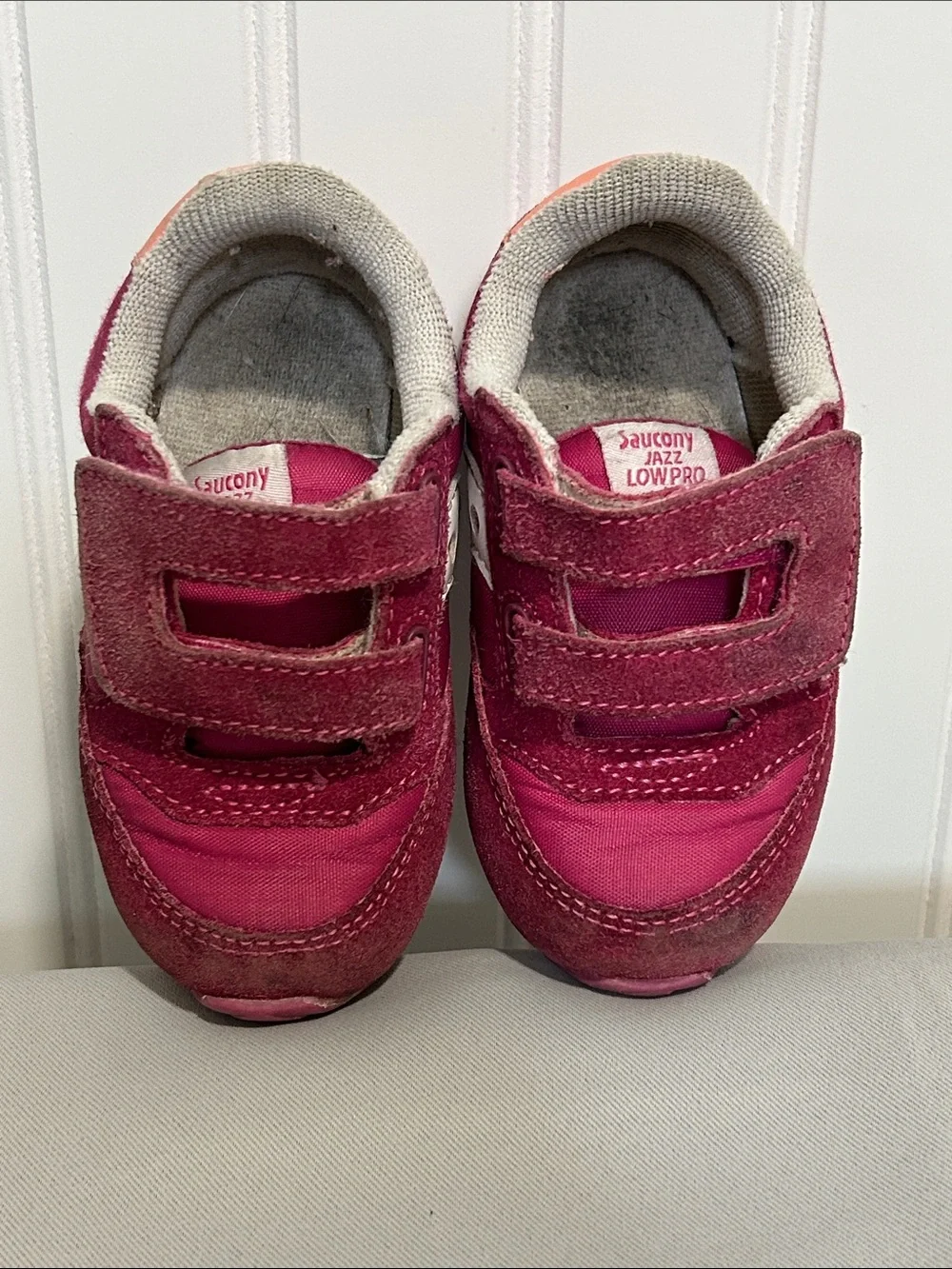 Saucony -JAZZ LOWPRO- Kids Dark Pink and Coral Velcro Sneakers SZ: 5M